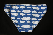 Charger l&#39;image dans la galerie, Culotte nuages fond bleu
